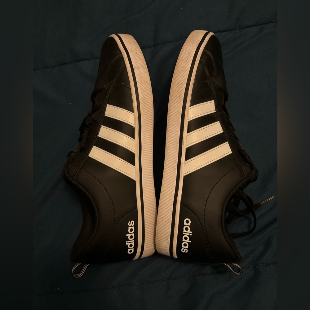 Mens Black Leather Adidas tennis Shoes, size 10. Lightly worn, great condition. - Picture 4 of 7